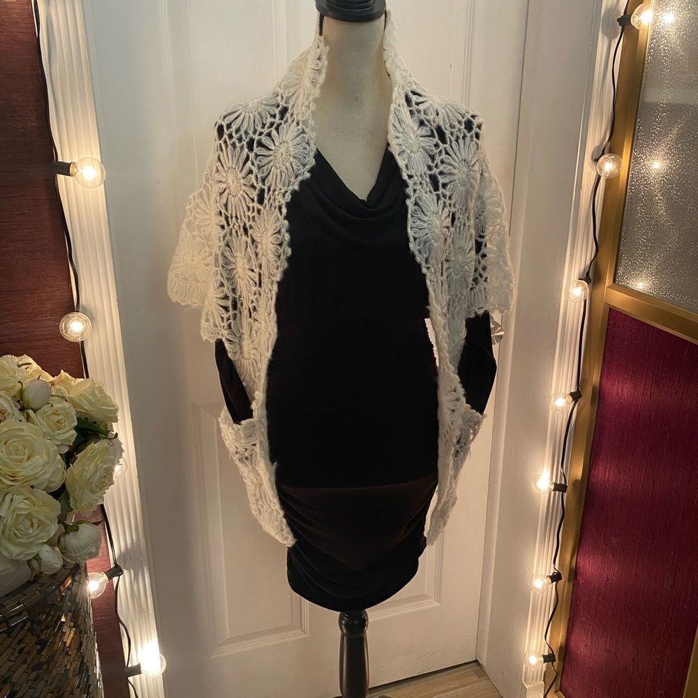 Gertz 100% acrylic knitted shawl, made in Japan 🇯🇵